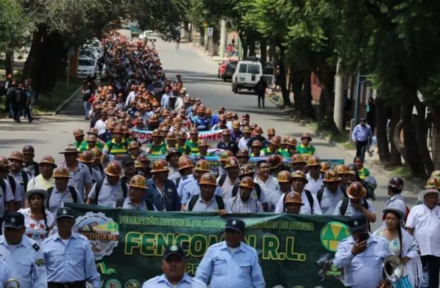 Tarija: Arce encabeza marcha de mineros y diputado opositor afirma…