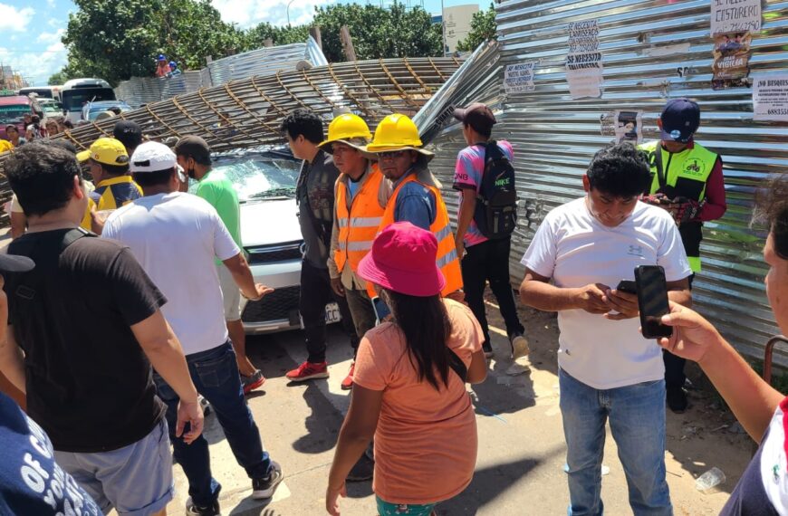 Estructura de obra que se realiza en el obelisco del…