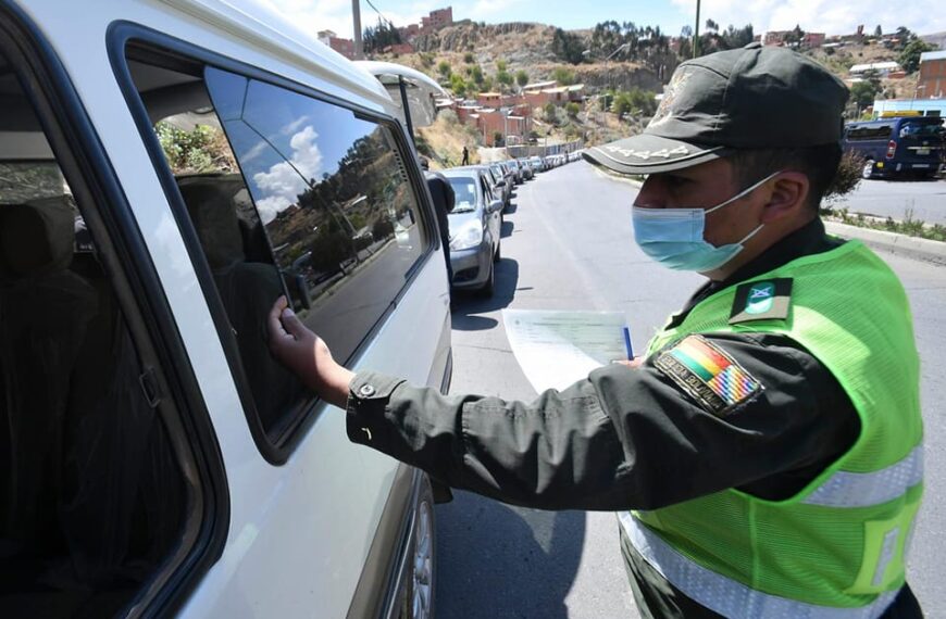 Efectivos policiales realizan controles en diferentes zonas de la ciudad…