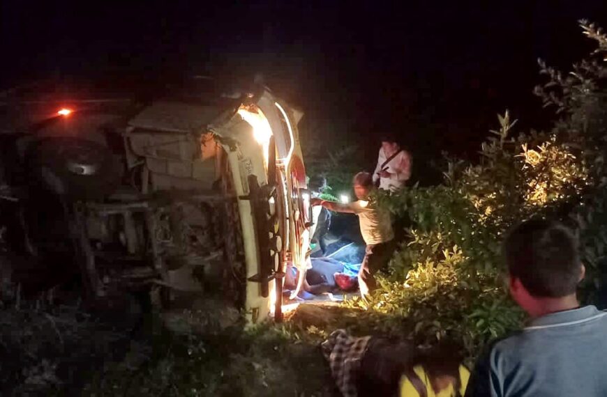 Un bus de la empresa Trans Cotoca se embarrancó en…