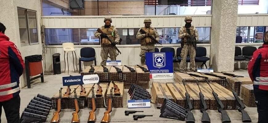 Tres camiones con 170 rifles, 60 pistolas y 171 fardos…