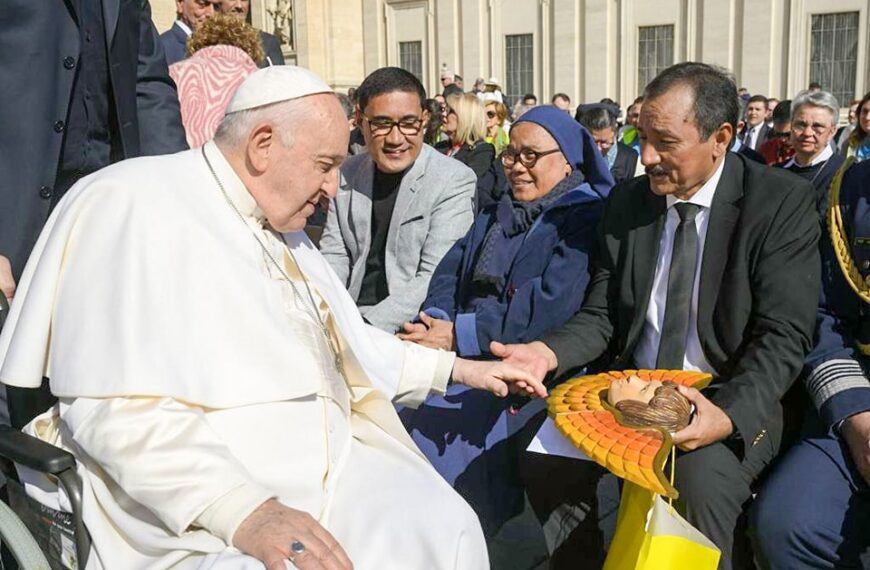 Vicente Cuéllar visita al papa Francisco en el Vaticano