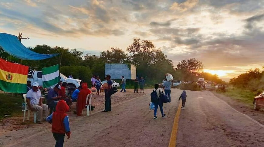 Socios de la cooperativa de agua de Puerto Suárez bloquean…