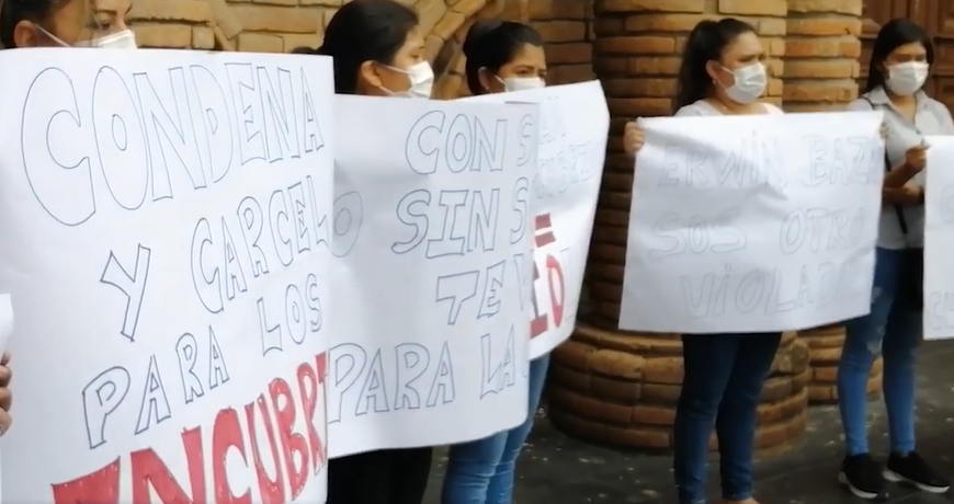 Grupo de mujeres llegó hasta la Catedral de Santa Cruz…