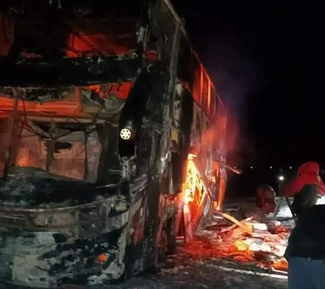 Bus se incendia a causa de un cortocircuito en la…