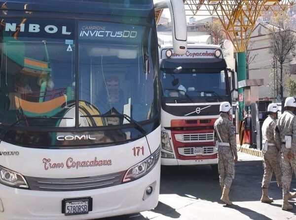 Transportistas amenazan con reactivar bloqueo de carreteras por falta de diésel