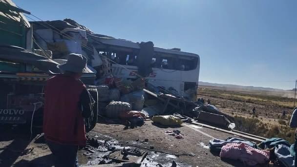 Luto en carreteras de Bolivia: 24 muertos y más de 50 heridos en tres accidentes