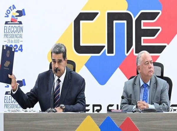 Maduro recibe credencial de presidente electo de Venezuela