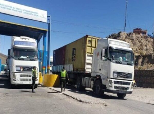 Transporte pesado suspende bloqueos en todo el país, pero continúan en estado de emergencia