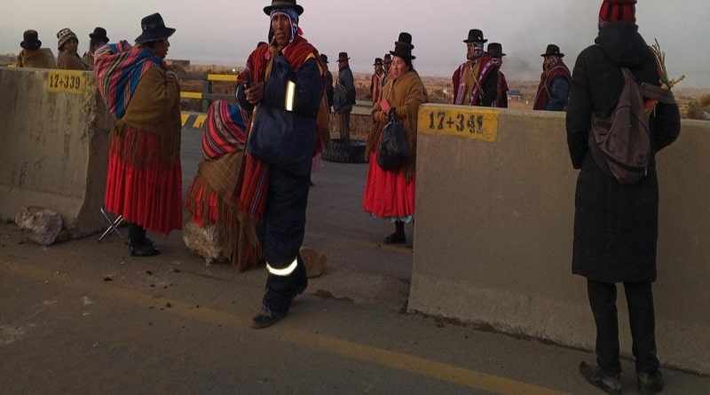 Campesinos «evistas» inician los bloqueos exigiendo la renuncia de Arce