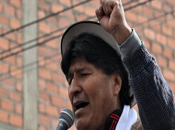 Evo Morales está refugiado en el Trópico y sus compañeros son sus guardaespaldas